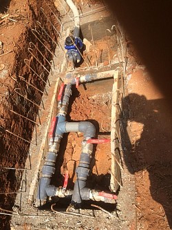 Construction du regard du Manifold de connexion  de l'eau potable au réseau d'adduction d'eau du village au niveau dé l'hôpital. (08 et 09/12/19)